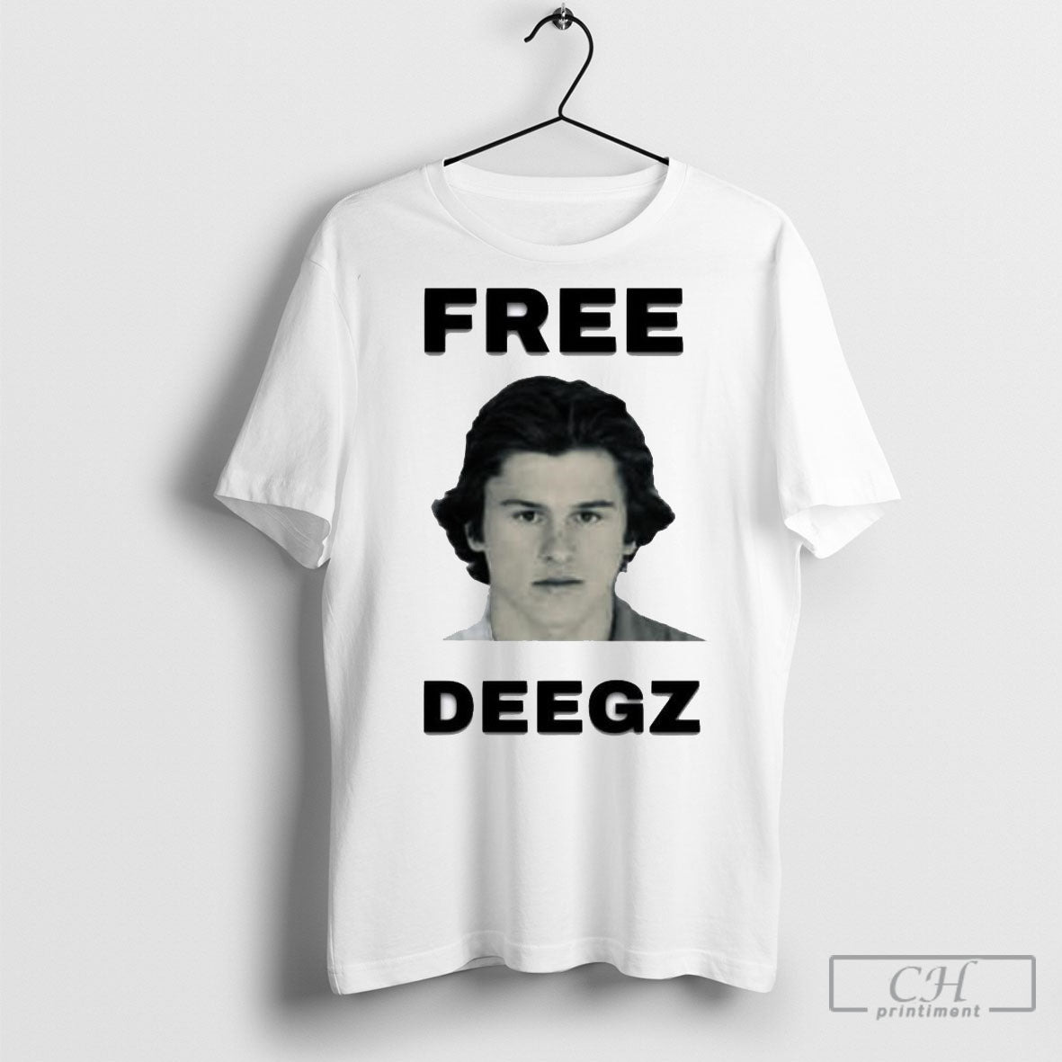 Official Free Deegz Arrested Mugshot 2025 - Adult & Kids T-Shirts, Sweatshirts & Hoodies apparel design preview 1